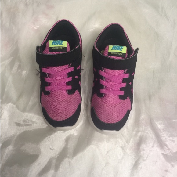 Nike - Picture 2 of 5